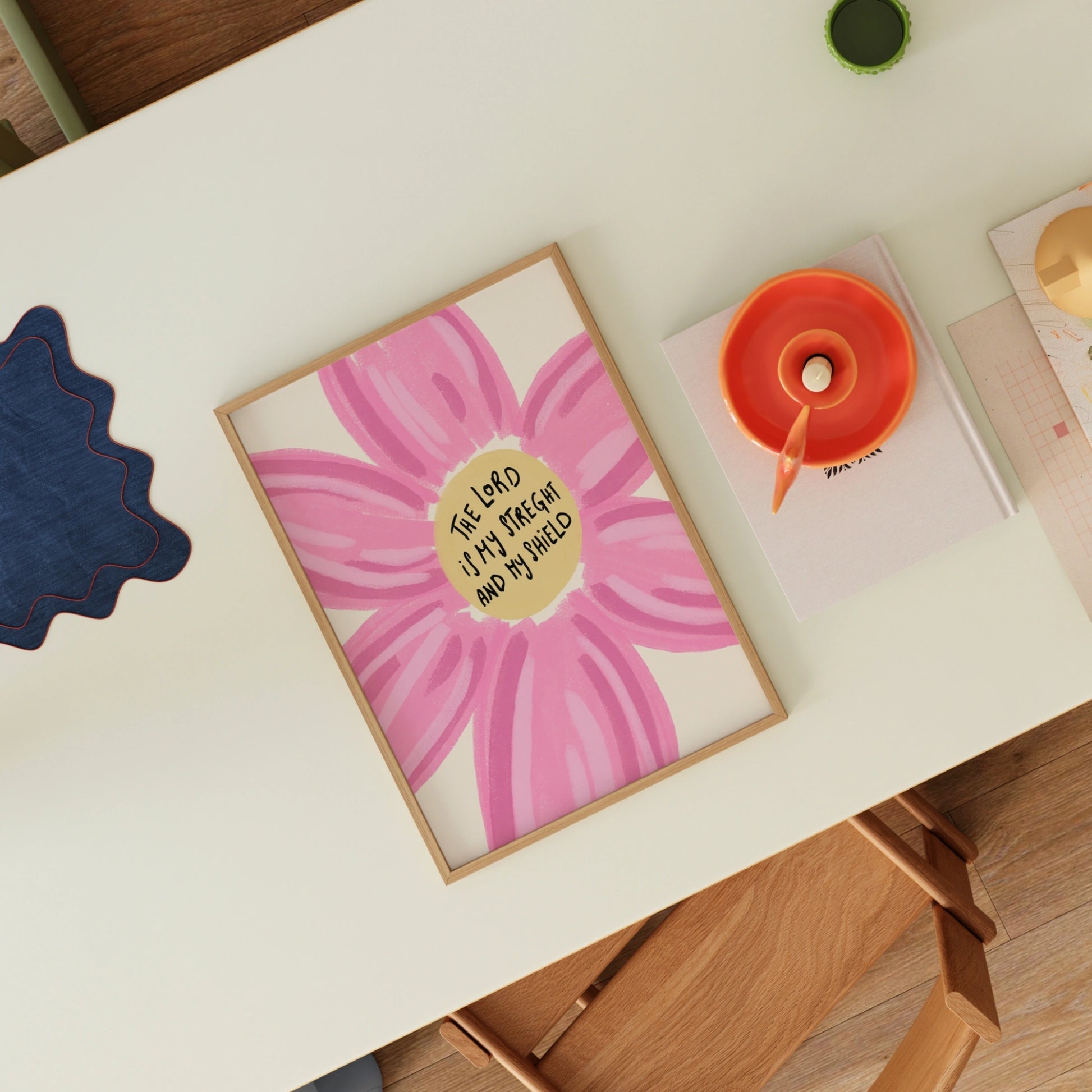 Imprimé floral rose avec citation de foi