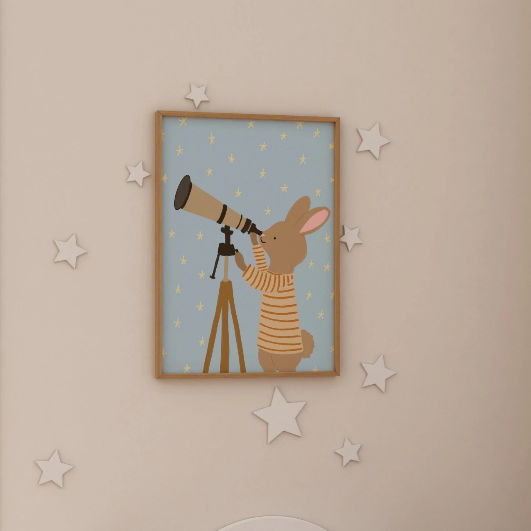 Stampa di coniglietto che osserva le stelle