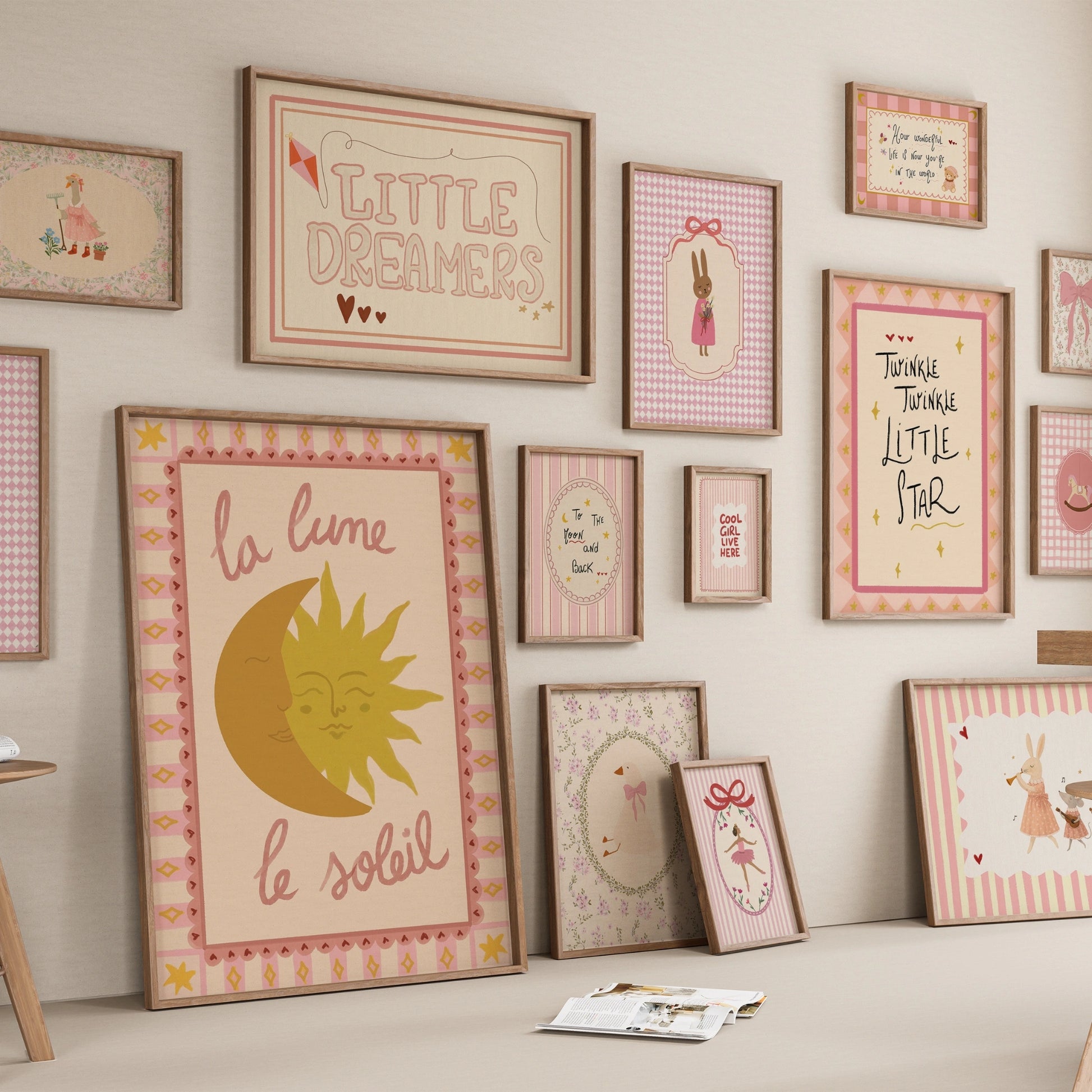 Ensemble de 16 affiches roses vintage faites à la main pour chambre d'enfant