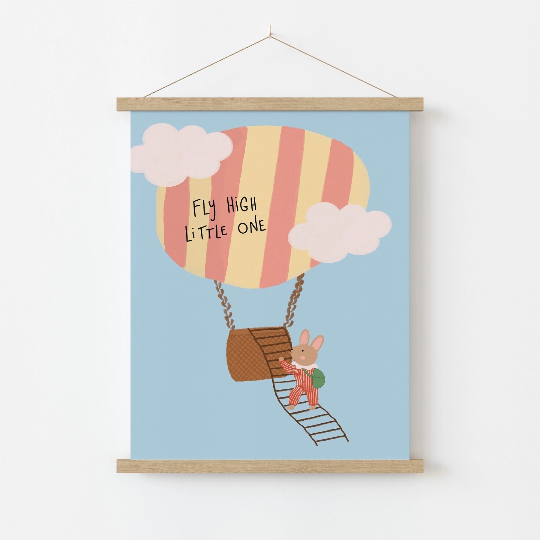Poster con frase “Fly High Little One”