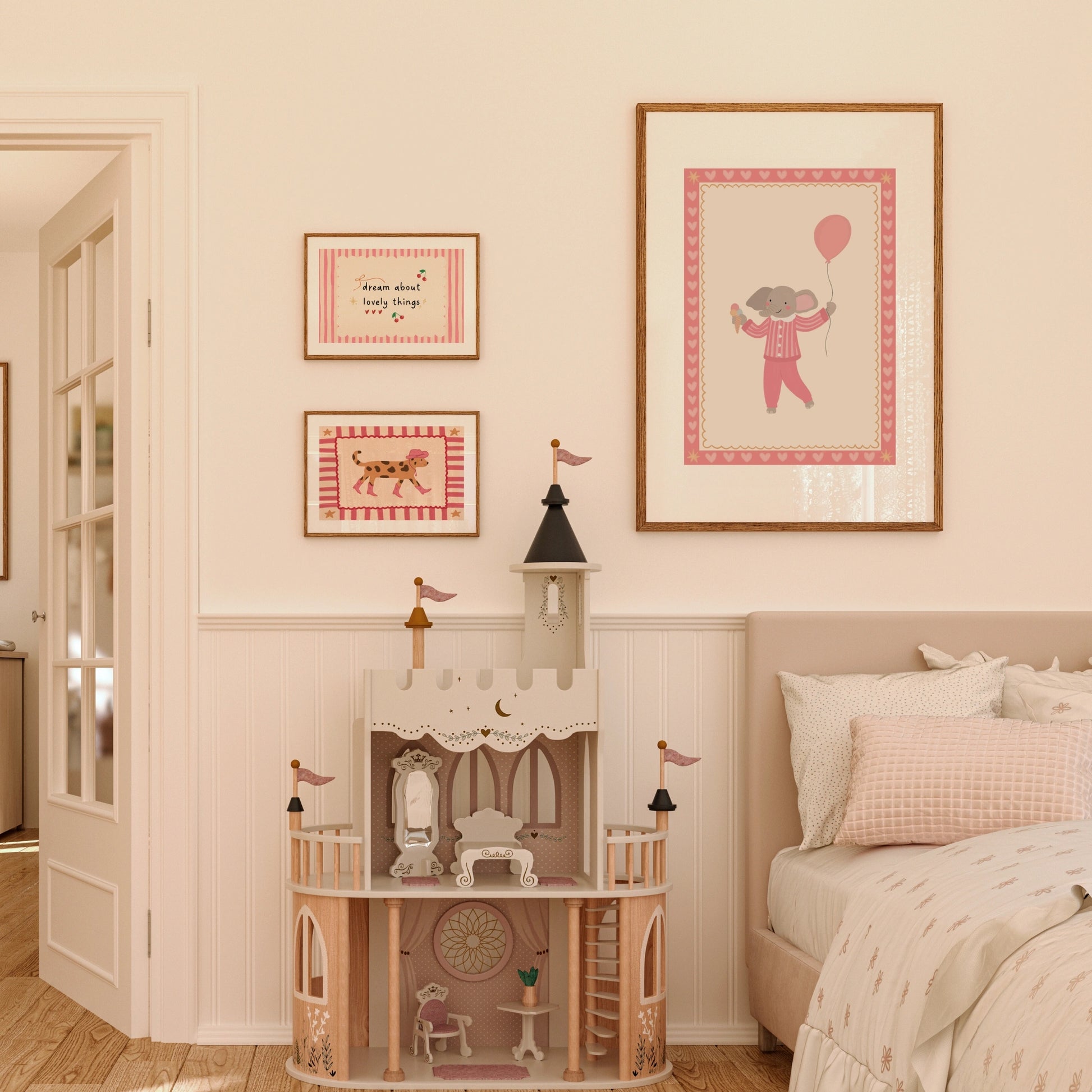 Décoration de chambre d'enfant rose pâle