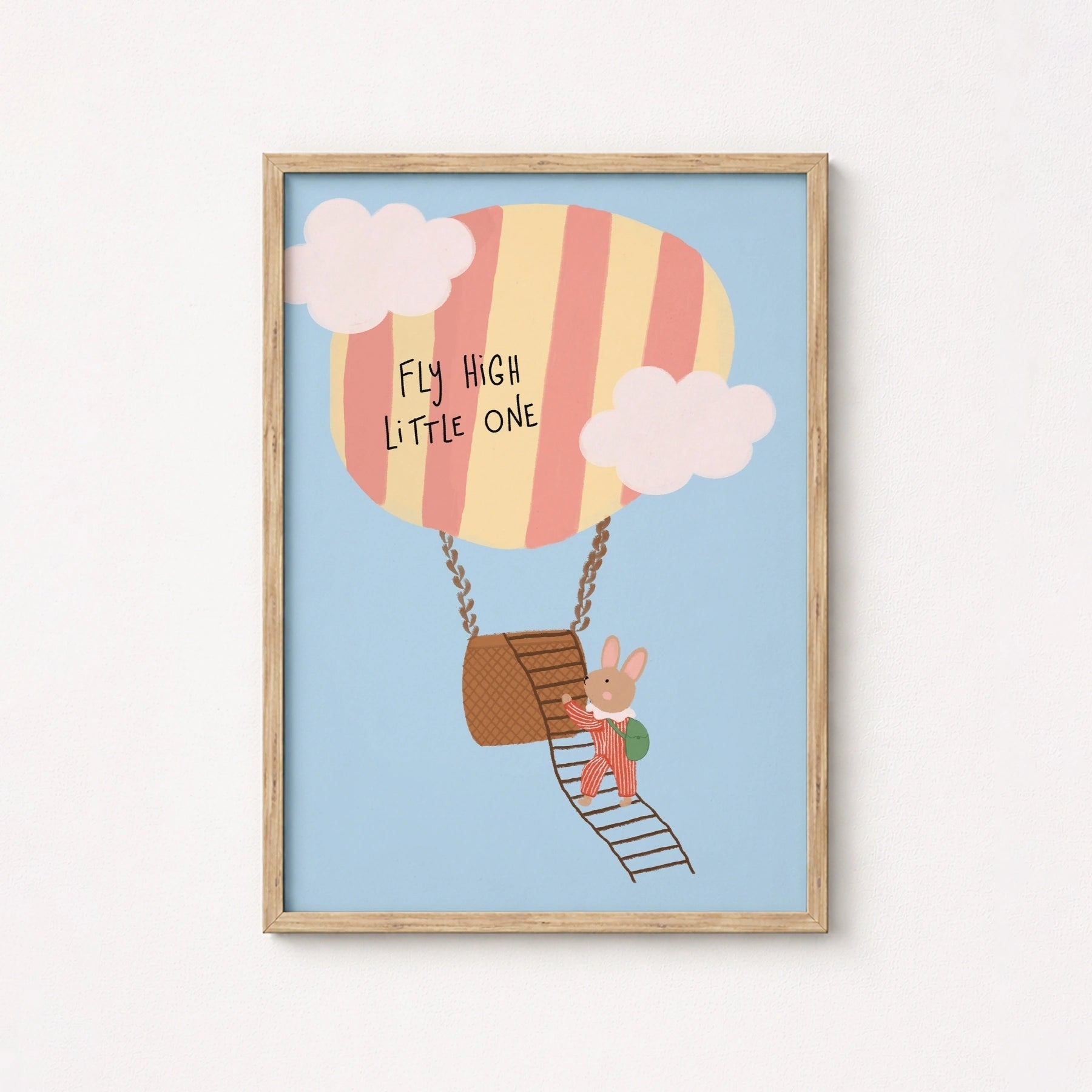 Poster con frase “Fly High Little One”