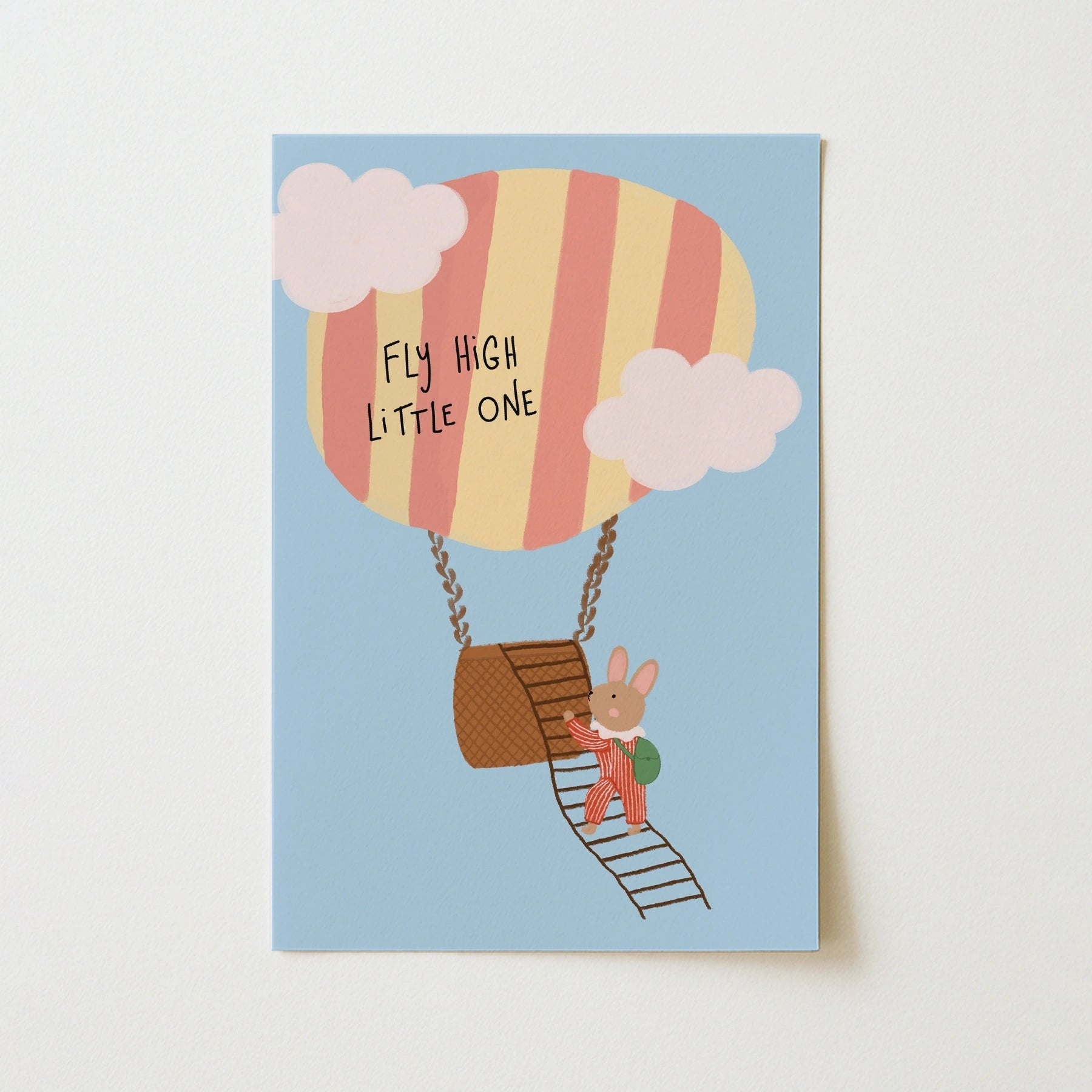Poster con frase “Fly High Little One”