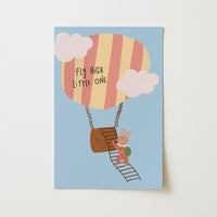 Poster con frase “Fly High Little One”