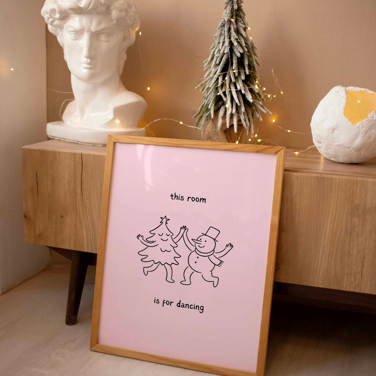 Playful Minimal Xmas Decor