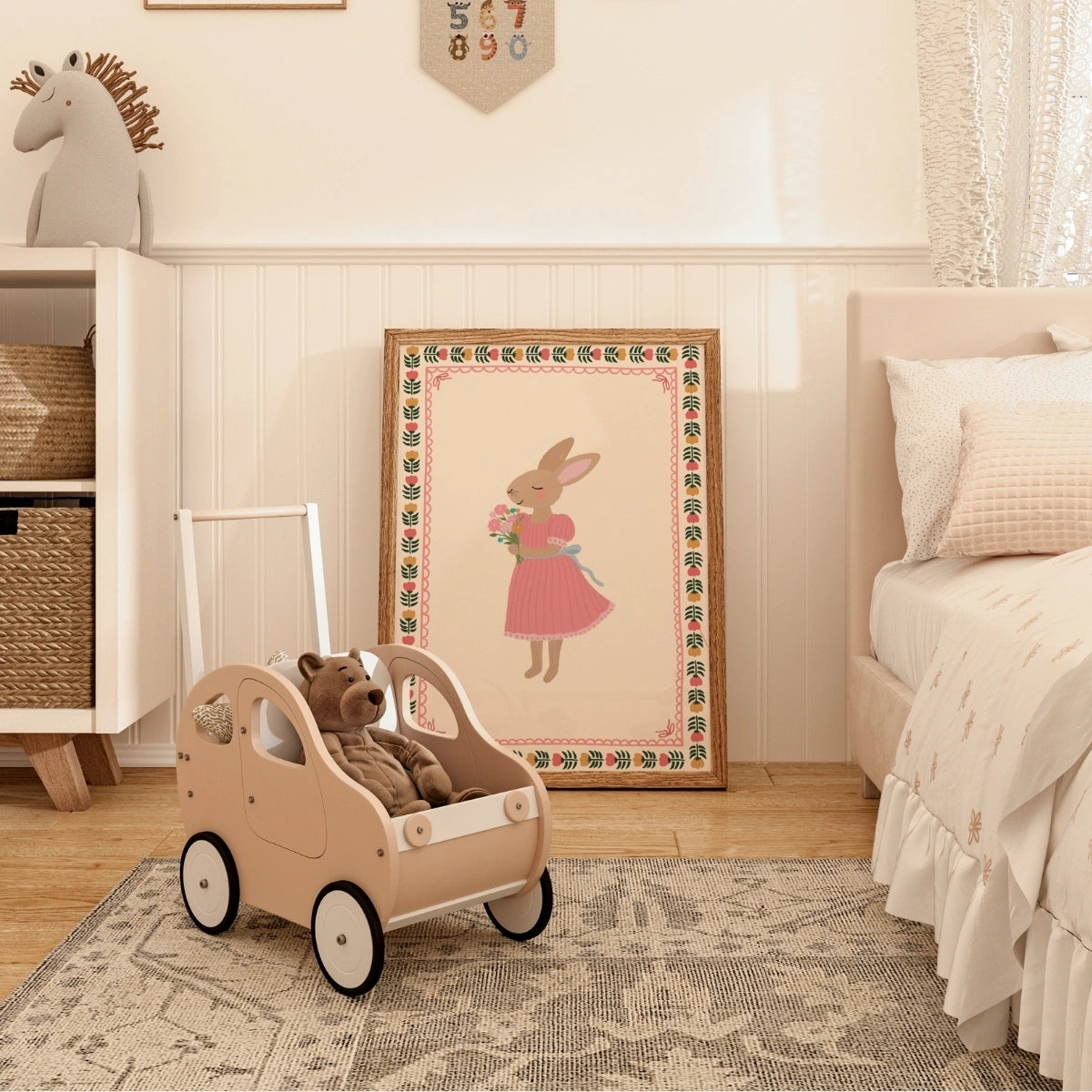 Décoration de chambre d'enfant rose pâle