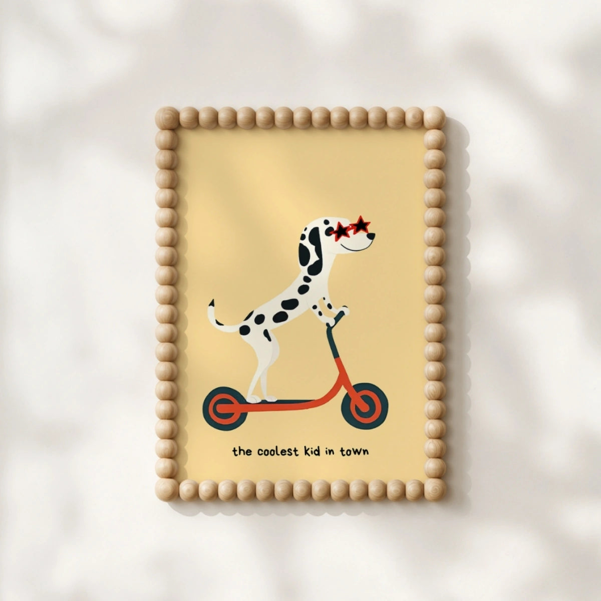 Stampa dalmata "Il bambino più cool della città" – Arte da parete divertente con cane in scooter, decorazione per cameretta dei bambini