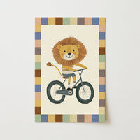 Décoration murale représentant un lion à vélo – Impression animalière de safari mignonne