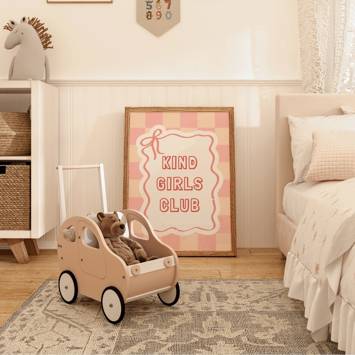 Décoration de chambre d'enfant rose