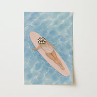 Affiche de surfeuse côtière