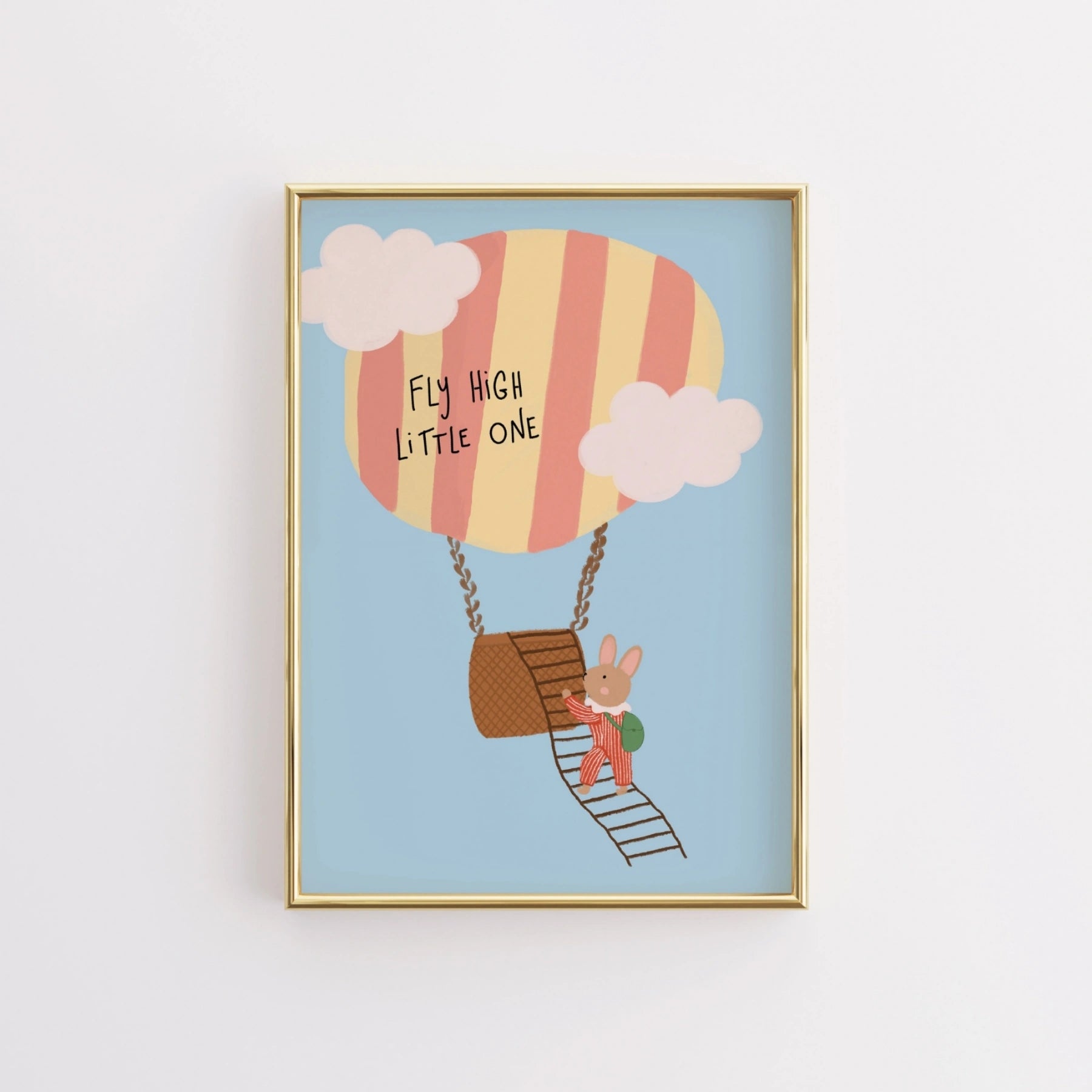 Poster con frase “Fly High Little One”