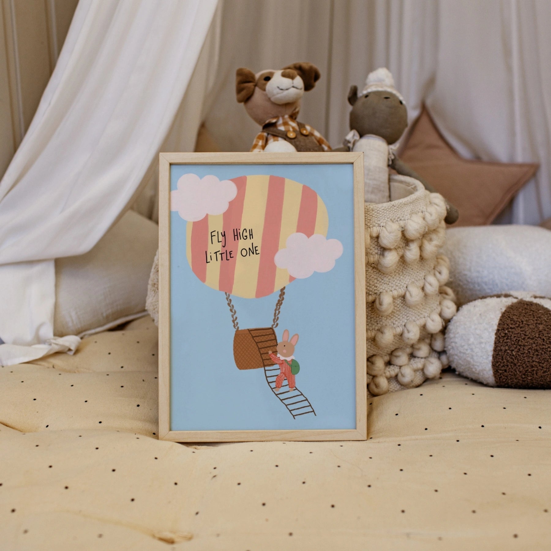 Poster con frase “Fly High Little One”