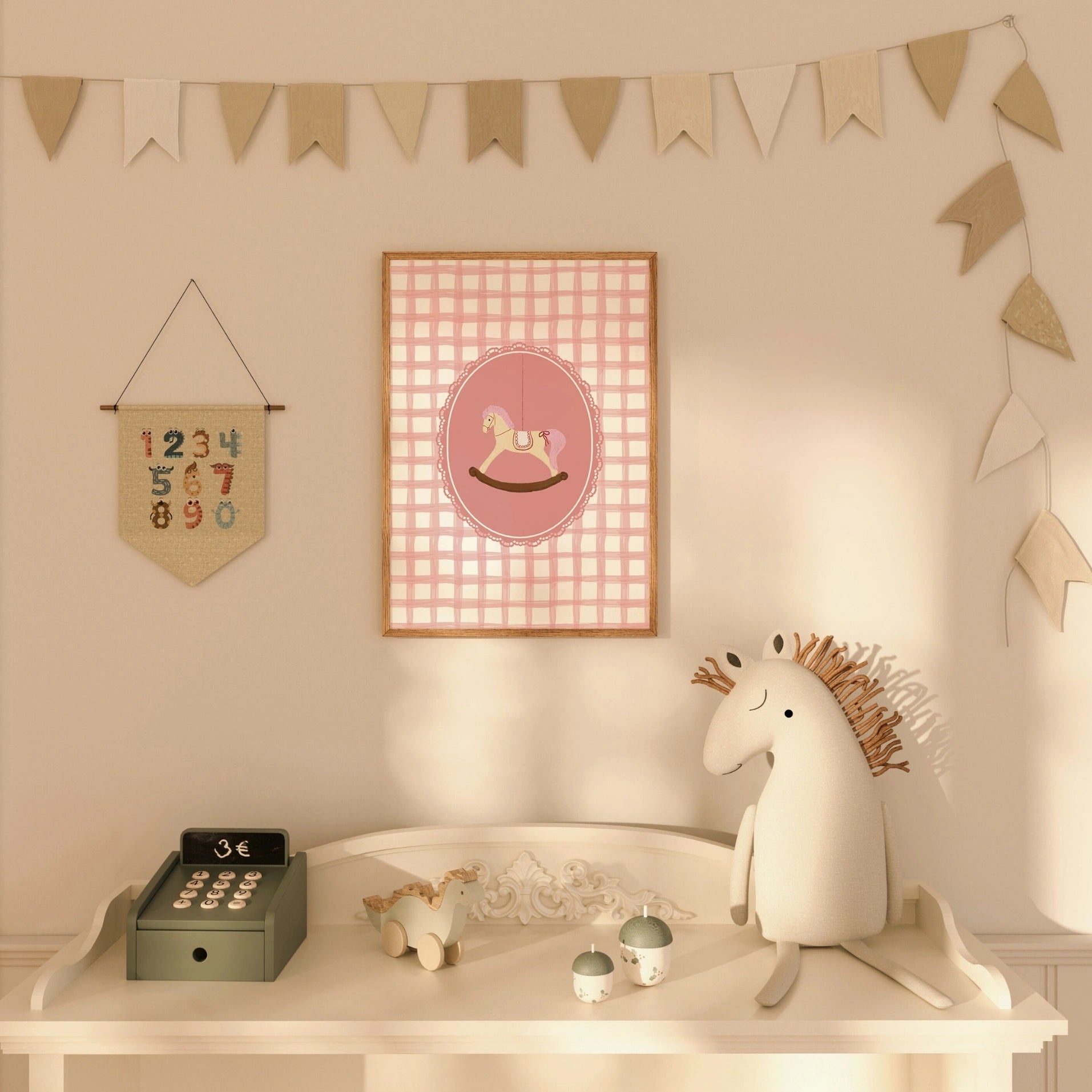 Décoration de chambre d'enfant à carreaux roses