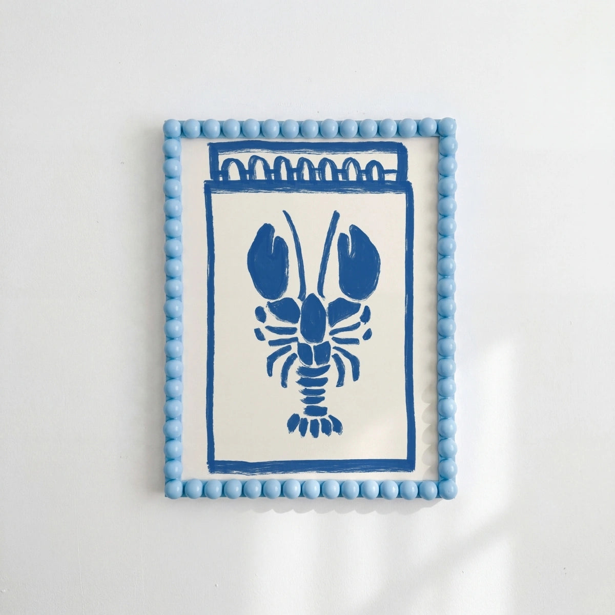 Arredamento da Parete Aragosta Blu – Stampa Minimalista di Aragosta, Decorazione Murale Costiera
