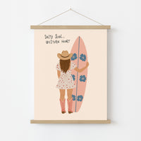 Stampa costiera con cowgirl surfista