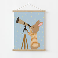 Stampa di coniglietto che osserva le stelle