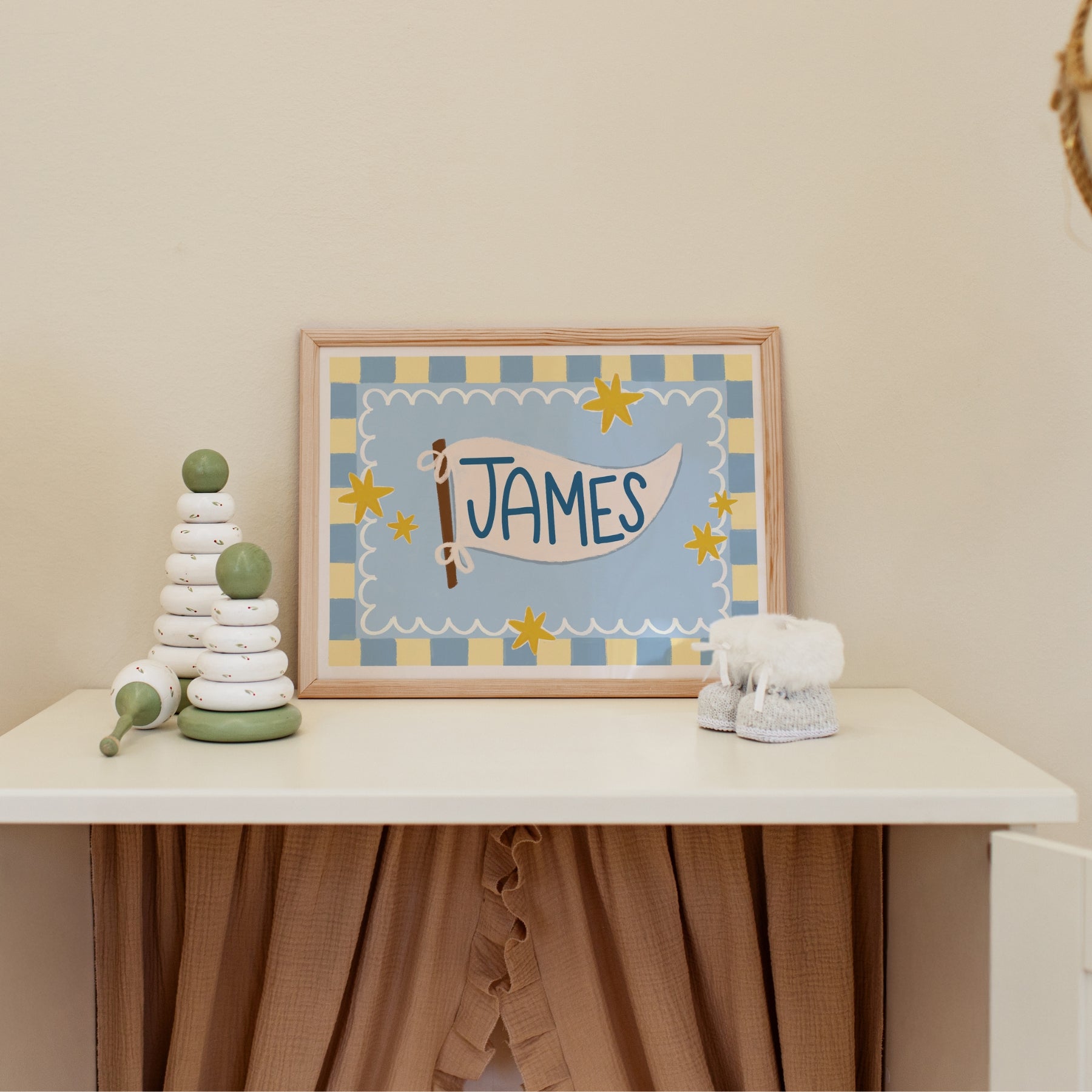 Stampa nursery personalizzata con nome e bandierina