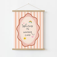 Stampa da parete per cameretta con frase “Welcome To Wonderland”