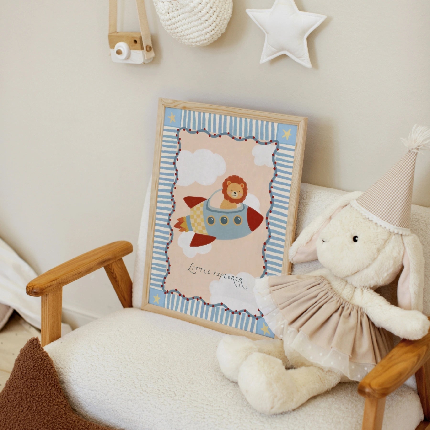 Arte murale con leone su razzo