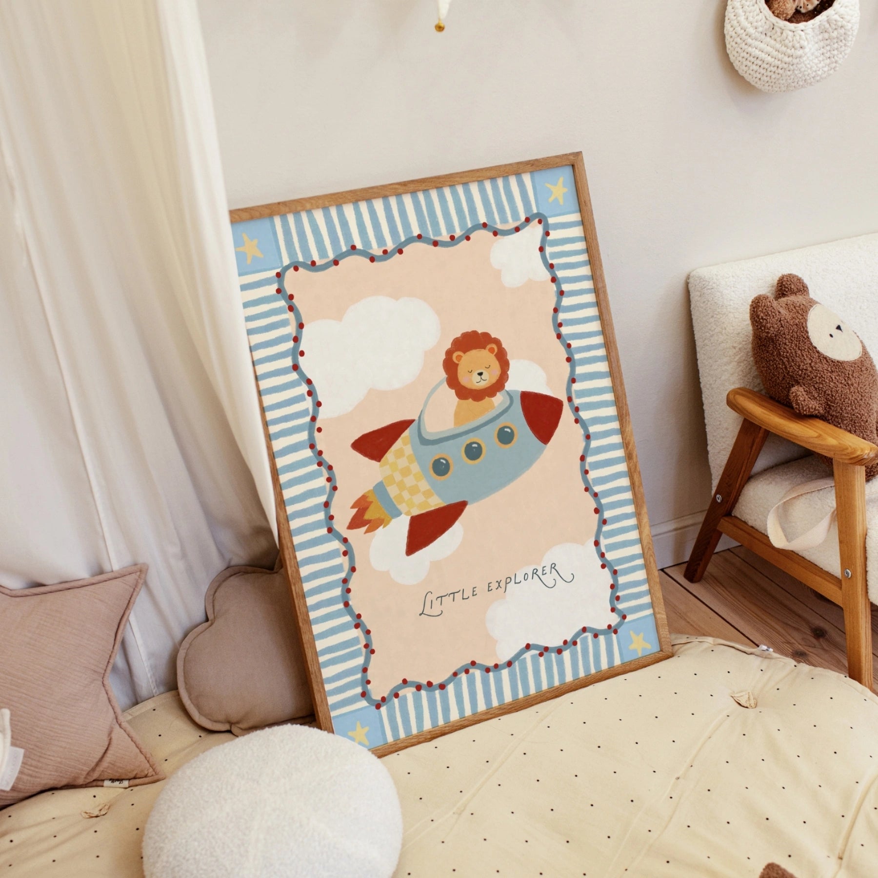 Arte murale con leone su razzo